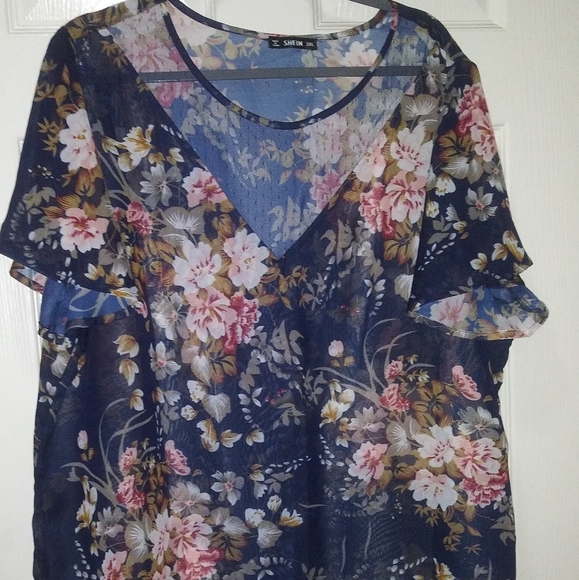 Women's plus size sheer tops - Picture 4 of 6